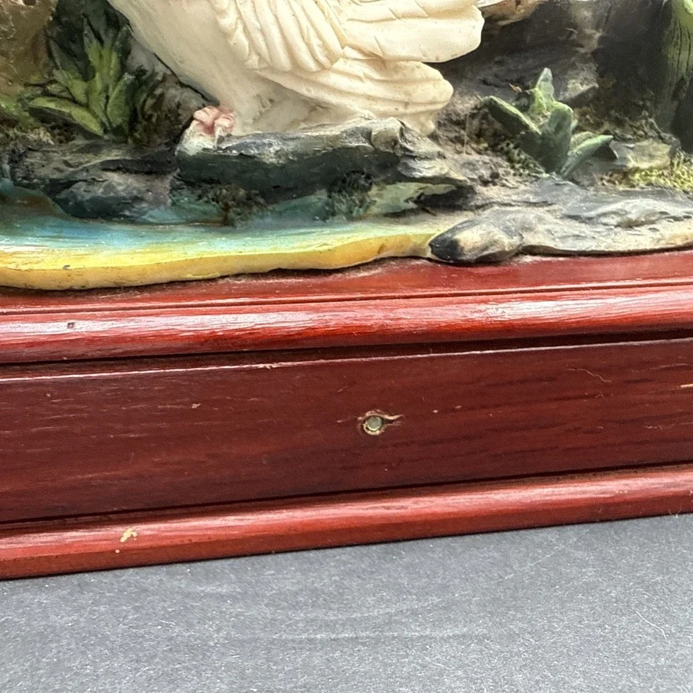 Vintage White Doves &‎ Flowers Porcelain Figurine Mirror Woodland Birds Vanity